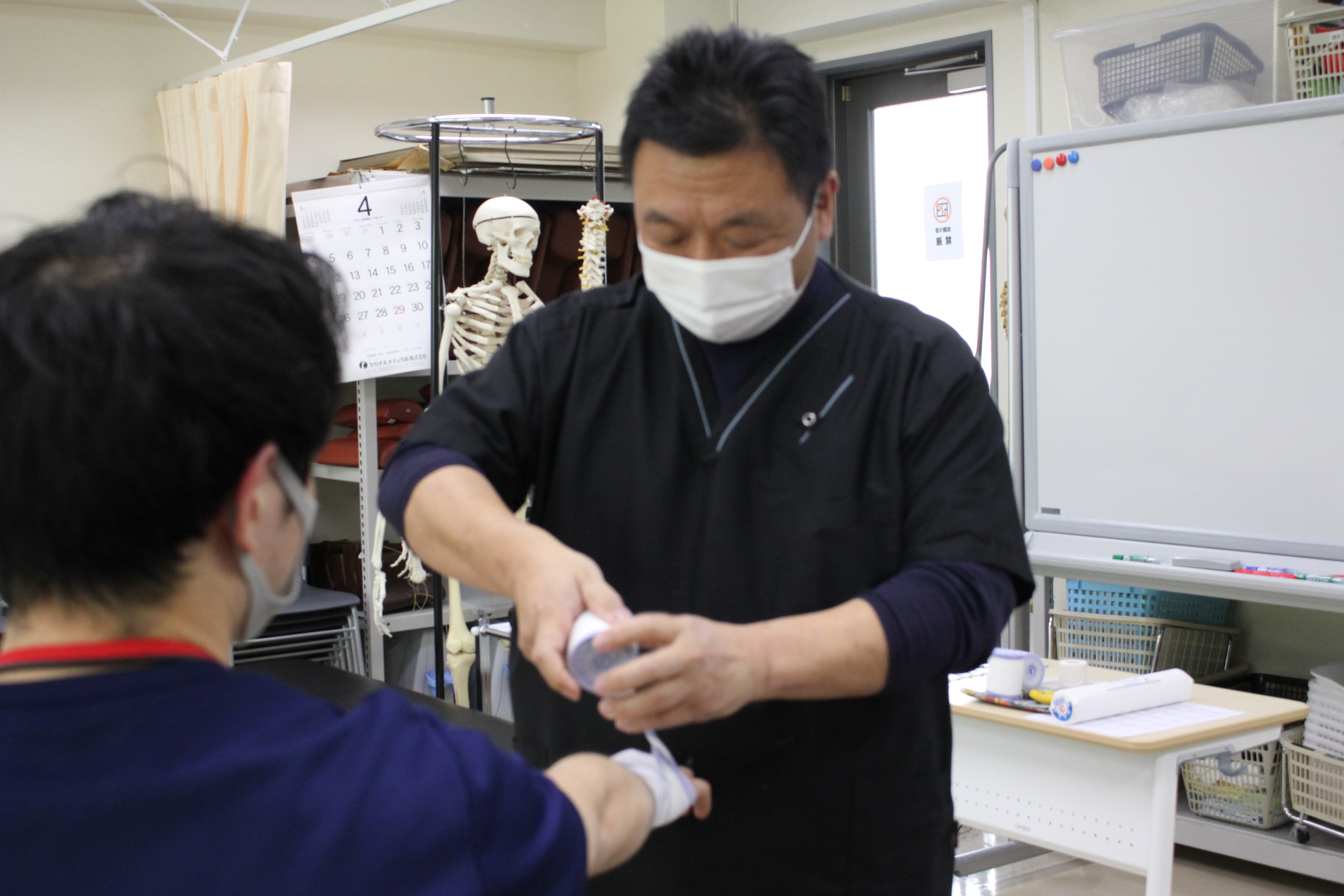 4 18 日 柔道整復師の仕事 4大鍼灸 高校3年生向けイベント レポート トピックス 柔道整復師 鍼師 はり師 灸師 きゅう師 の専門学校 日本医学柔整鍼灸専門学校 東京 4 18 日 柔道整復師の仕事 4大鍼灸 高校3年生向けイベント レポート トピックス 柔道整復師 鍼師 はり師 灸師 きゅう師 の専門学校 日本医学柔整鍼灸専門学校 東京